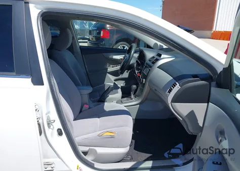 2013 Toyota Corolla Le z USA, uszkodzony, nr VIN JTDBU4EE1DJ116283